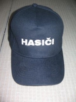 Čapica se  reflexnou výšivkou  HASIČI